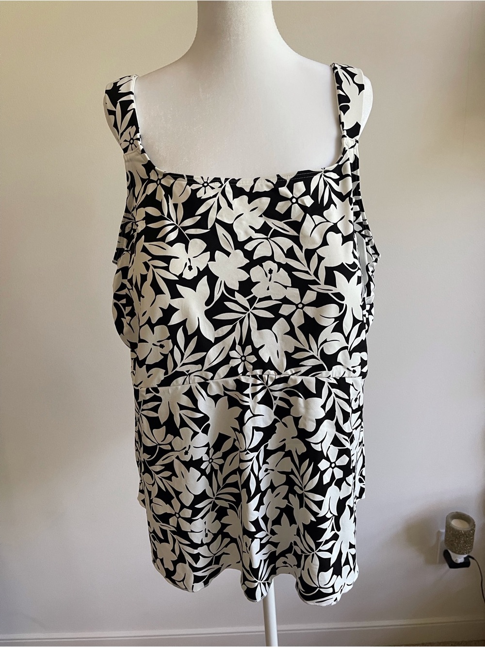 NWOT Land’s End Flutter Scoop Neck Tankini Top Comfort Adjustable Straps